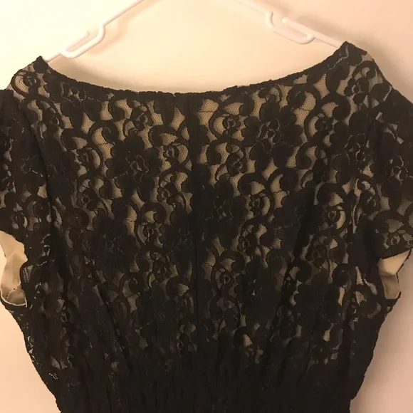 Black Nude Underlay Lace Dress with Waist Cinching - Picture 6 of 7